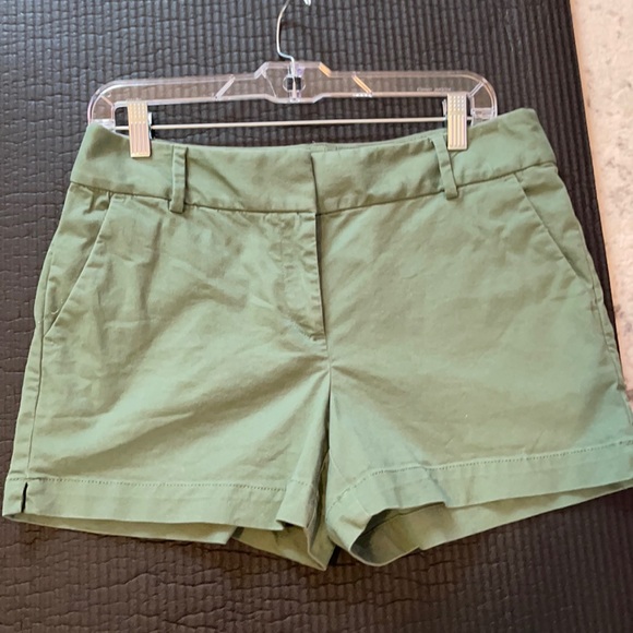 Loft green (army) size 6 shorts - Picture 1 of 4